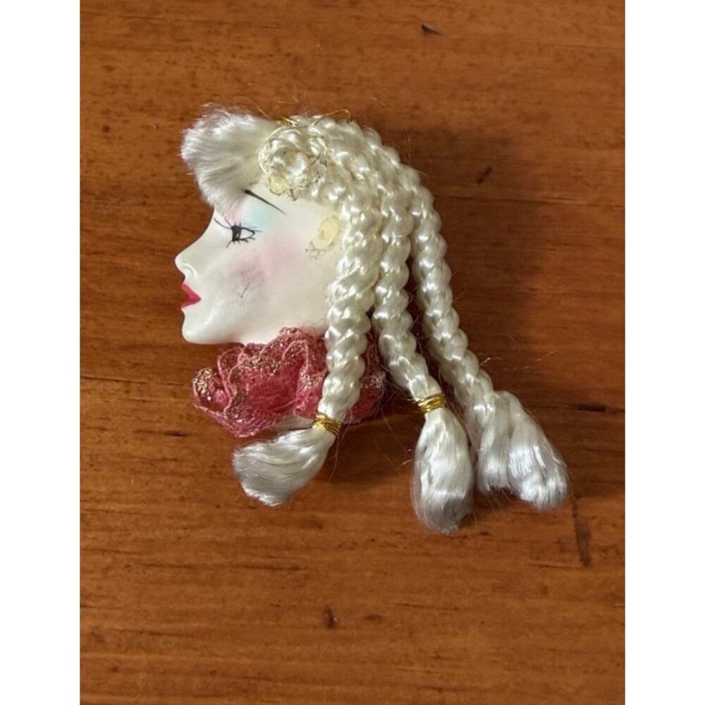 Vintage Sculpted Lady Face Profile Brooch Braided Hair Pink Scarf Figural Pin - Picture 6 of 6